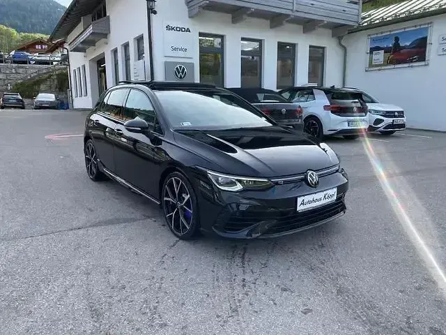 Second-hand VW Golf VIII R 320 CP (235 kW) 2024 Negru Berlinǎ
