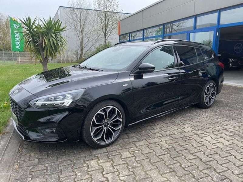 Schwarz Gebraucht 2018 Ford Focus ST-Line Kombi | 16.750 € (Fairer Preis) - Bild 1/4