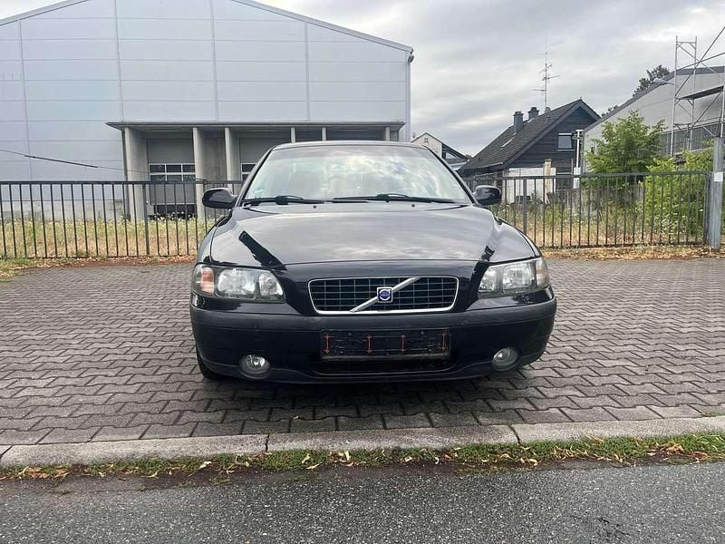 Schwarz Gebraucht 2001 Volvo S60 Comfort Limousine | 2.950 € (Superpreis) - Bild 1/4