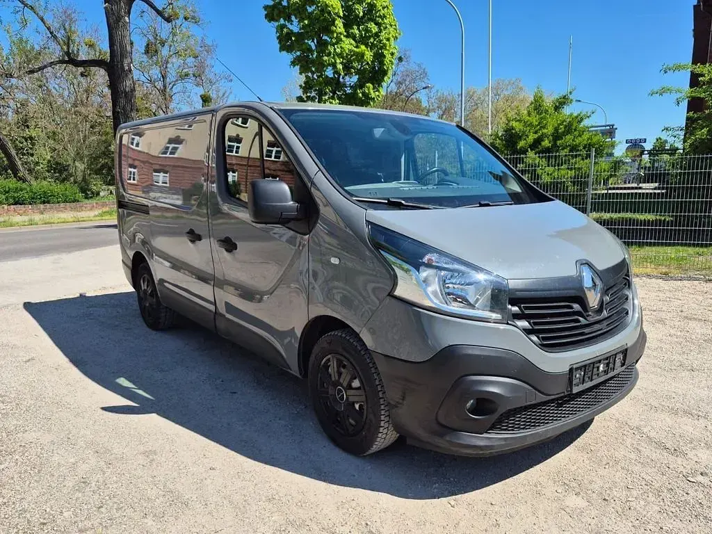 Usata Renault Trafic 145 CV (106 kW) 2017 Grigio Monovolume