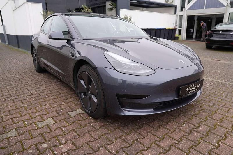 Gebraucht Tesla Model 3 Standard Range 208 kW (283 PS) 2021 Midnight silver Limousine