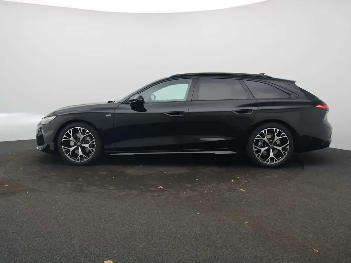 Gebraucht Audi A6 Ambiente 204 PS (150 kW) 2025 Mitternachtsgrün metallic Kombi