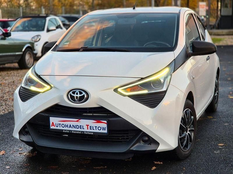 Weiß Gebraucht 2020 Toyota Aygo Kleinwagen | 9.350 € (Fairer Preis) - Bild 1/4