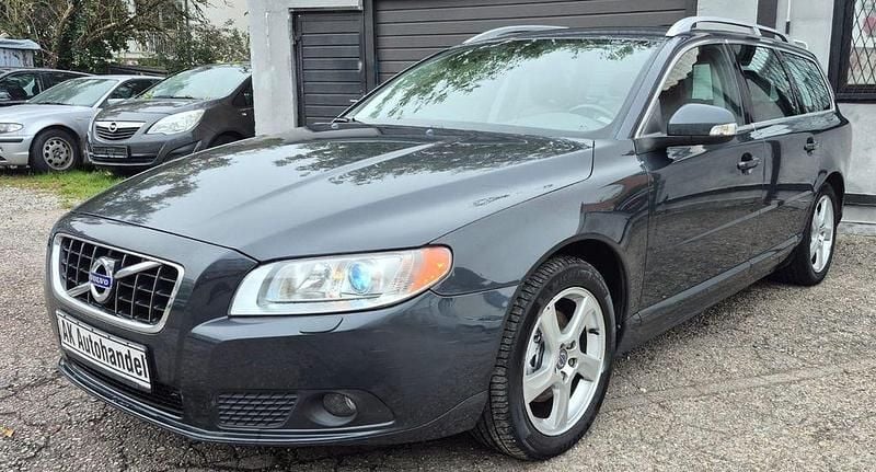 Grau Gebraucht 2011 Volvo V70 Summum Kombi | 3.990 € (Guter Preis) - Bild 1/4