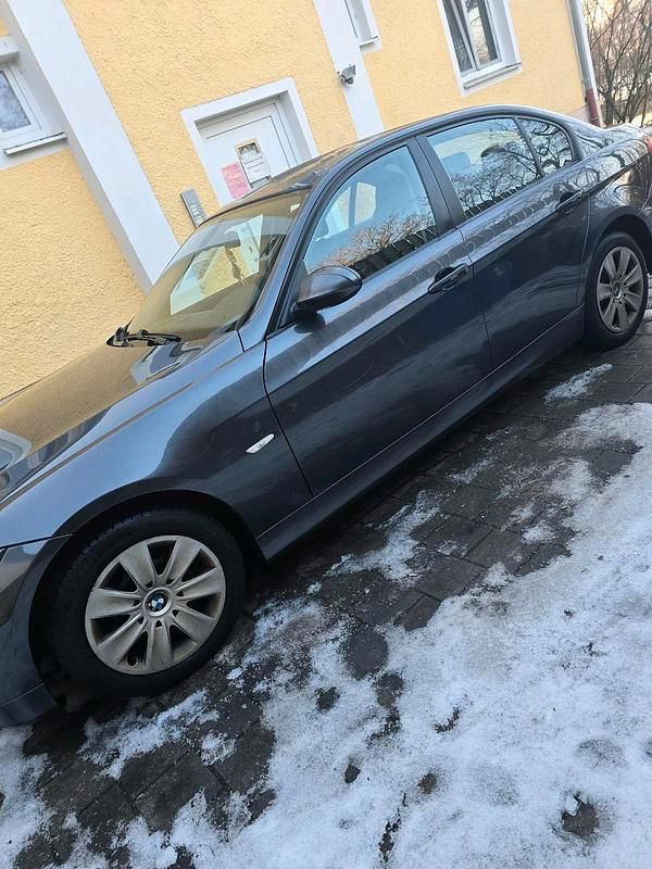 Gebraucht BMW 318 143 PS (105 kW) 2008 Grau Limousine