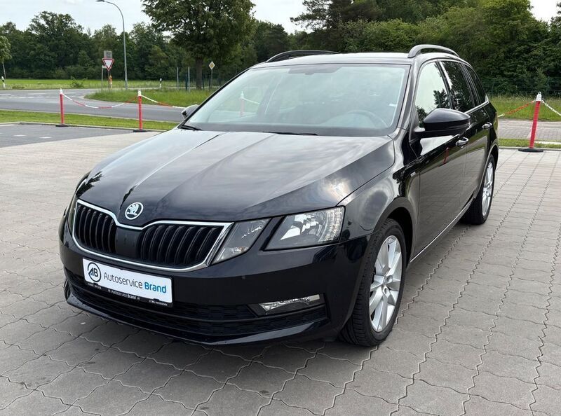 Schwarz Gebraucht 2018 Skoda Octavia Clever Kombi | 17.900 € (Fairer Preis) - Bild 1/4