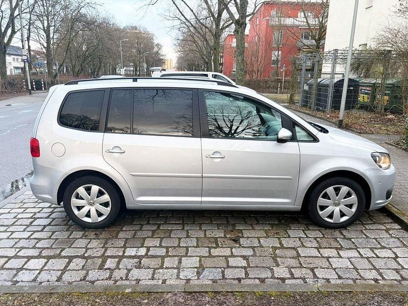 Gebraucht VW Touran Comfortline 140 PS (102 kW) 2012 Silber Van / Kleinbus