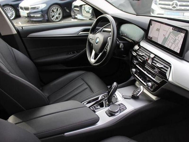 Gebraucht BMW 530 Performance 286 PS (210 kW) 2023 Schwarz ii Kombi