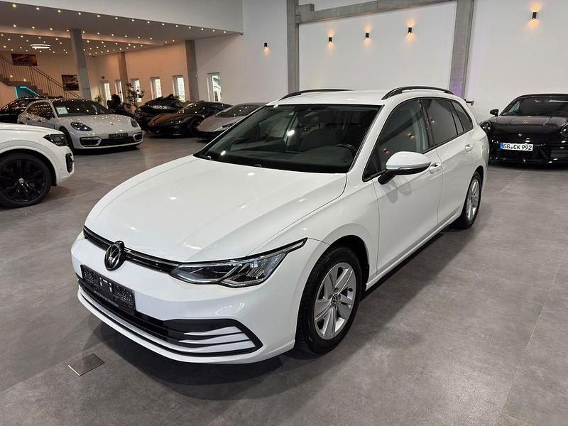 Weiß Gebraucht 2022 VW Golf VIII Life Kombi | 17.700 € (Guter Preis) - Bild 1/4