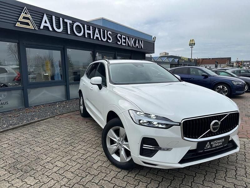 Weiß Gebraucht 2021 Volvo XC60 Momentum SUV | 28.490 € (Superpreis) - Bild 1/4