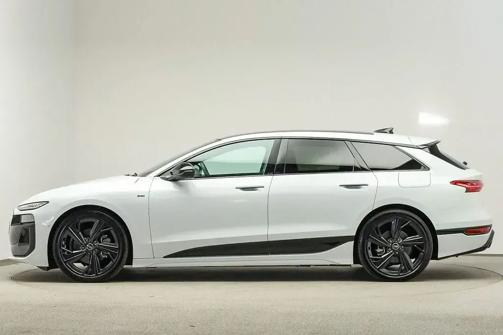 Gebraucht Audi A6 e-tron S-Line 210 kW (286 PS) 2025 Gletscherweiß metallic Kombi