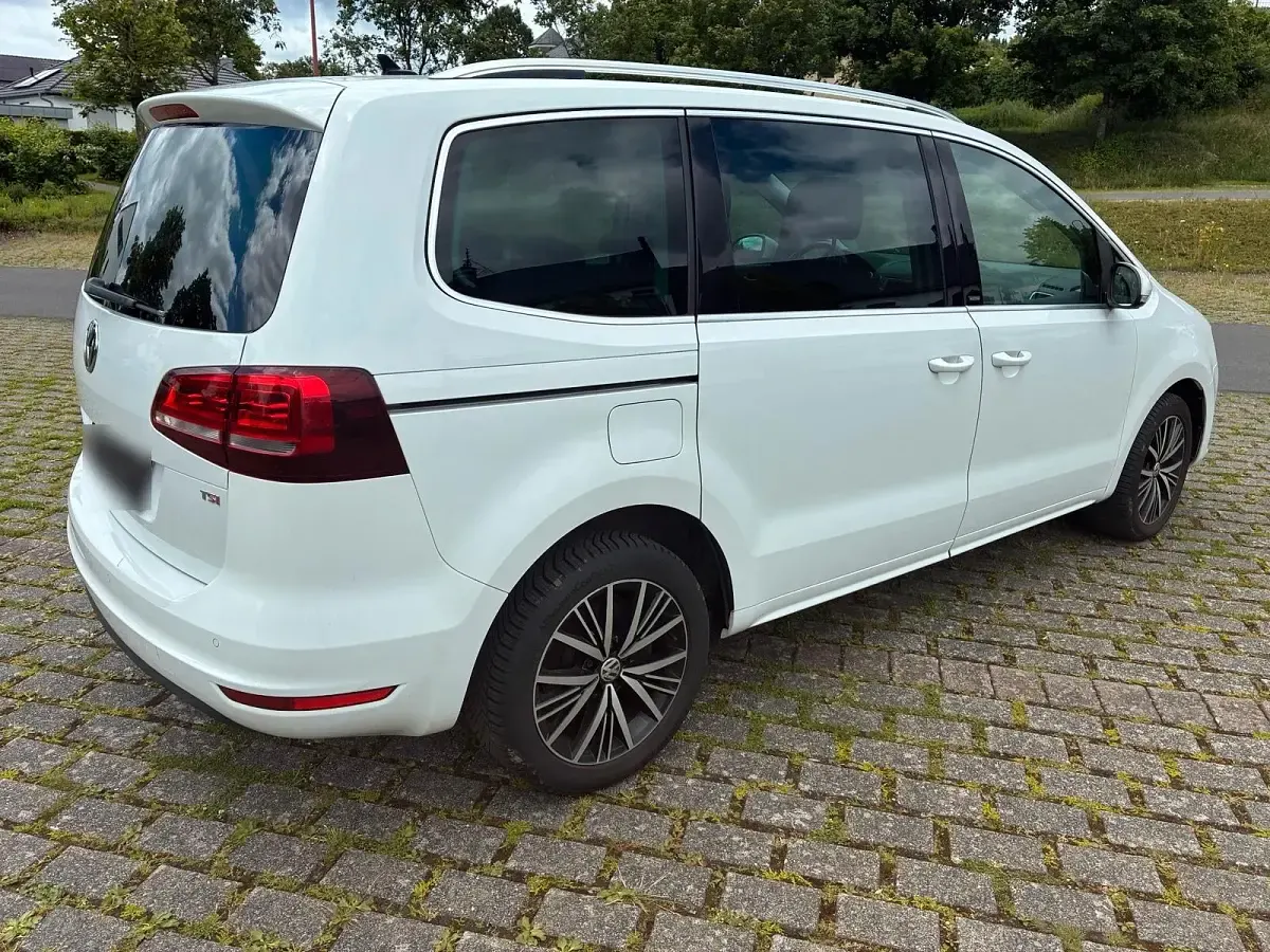 Gebraucht VW Sharan Allstar 150 PS (110 kW) 2017 Weiß Van / Kleinbus