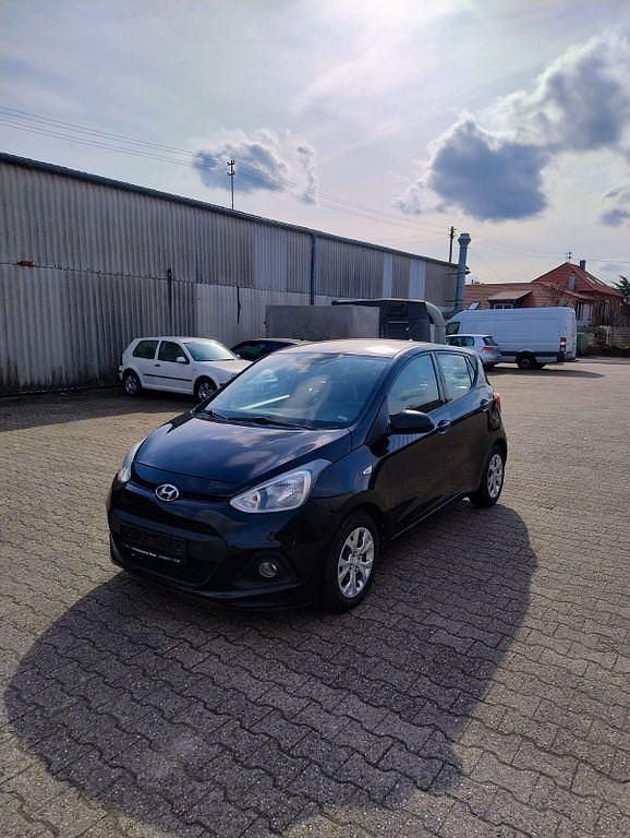Gebraucht Hyundai i10 67 PS (49 kW) 2014 Schwarz Kleinwagen