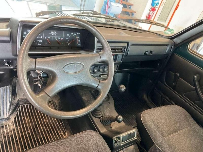 Gebraucht Lada niva 82 PS (60 kW) 2009 Grün SUV