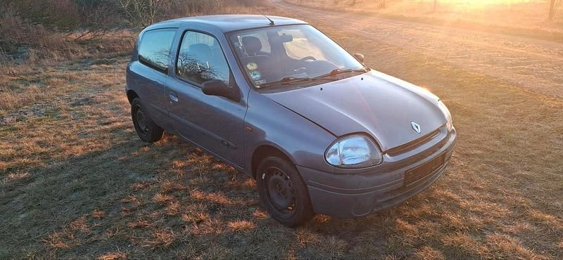 Andere farben Gebraucht 1999 Renault Clio II Basis Kleinwagen | 1.500 € (Fairer Preis) - Bild 1/4