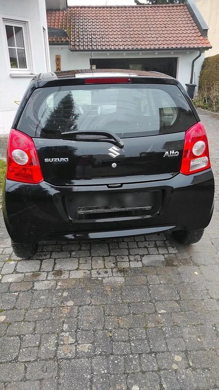 Gebraucht Suzuki Alto 68 PS (50 kW) 2012 Schwarz Kleinwagen