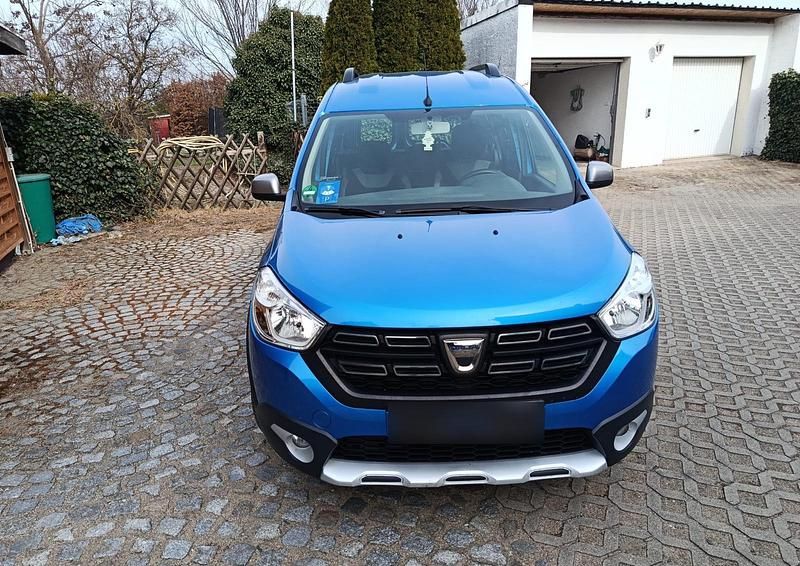 Gebraucht Dacia Dokker Stepway 131 PS (96 kW) 2020 Blau Van / Kleinbus