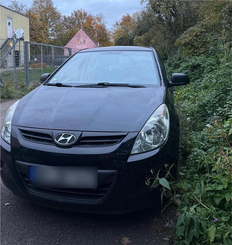 Schwarz Gebraucht 2011 Hyundai i20 Kleinwagen | 3.900 € - Bild 1/4