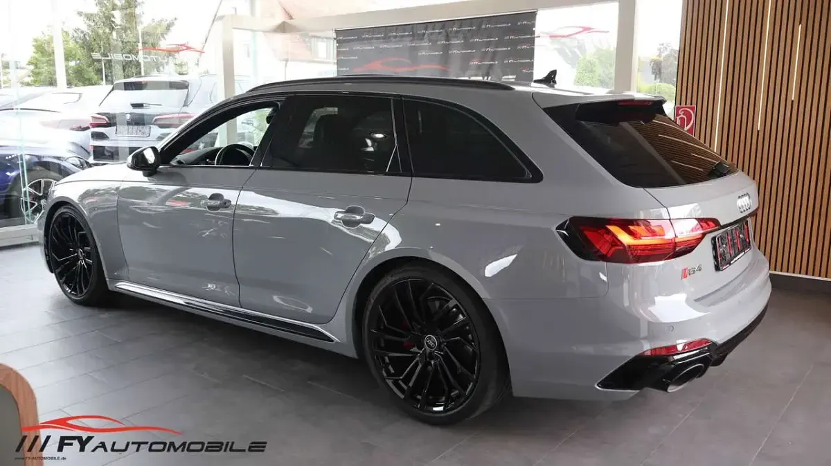 Gebraucht Audi RS4 450 PS (330 kW) 2023 Nardograu Kombi