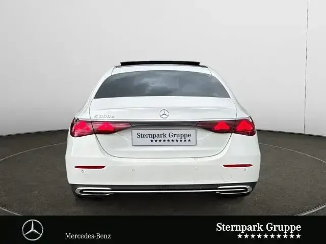 Gebraucht Mercedes E300 313 PS (230 kW) 2025 Unilack polarweiß Limousine