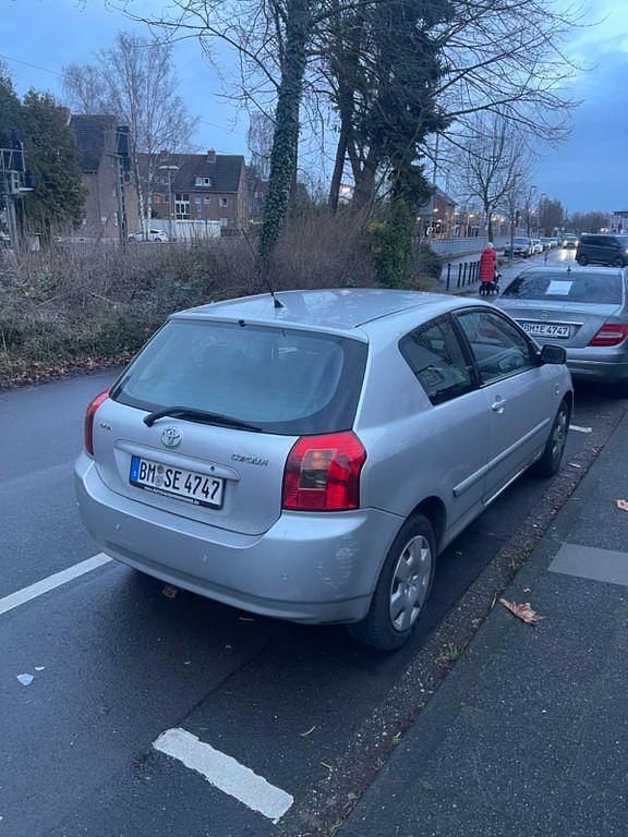 Gebraucht Toyota Corolla 110 PS (80 kW) 2002 Silber Limousine