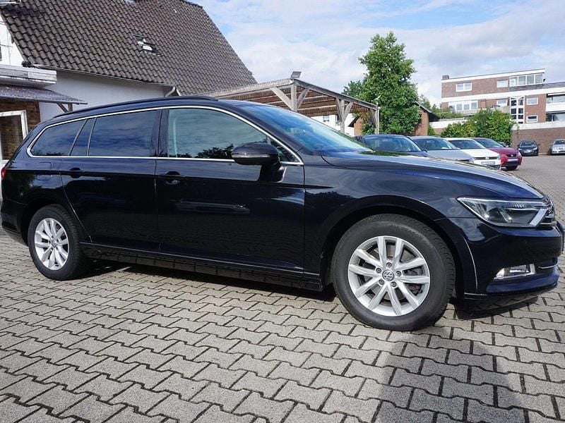 Gebraucht VW Passat Comfortline 150 PS (110 kW) 2018 Schwarz Kombi