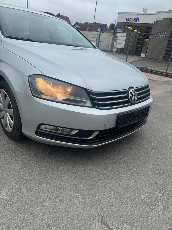 Gebraucht VW Passat 105 PS (77 kW) 2011 Silber Kombi