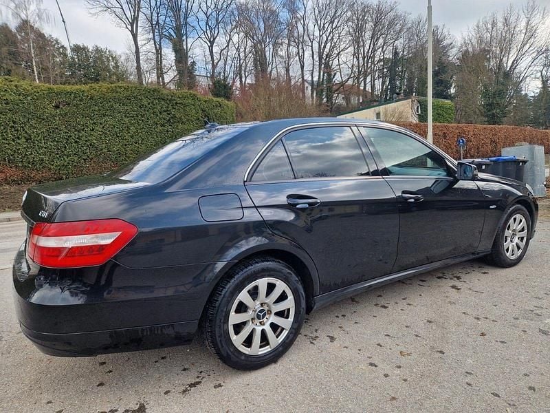 Second-hand Mercedes E220 170 CP (125 kW) 2009 Negru Berlinǎ