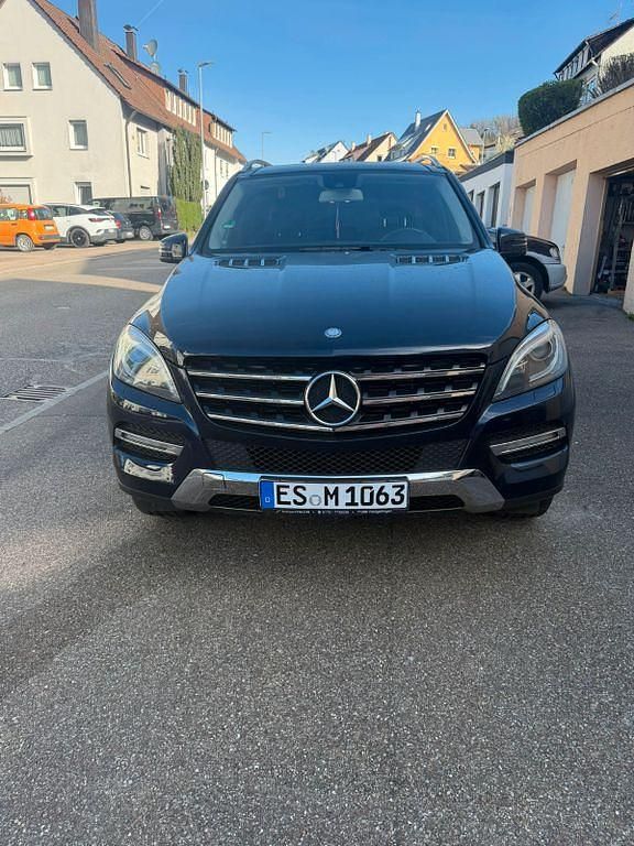 Gebraucht Mercedes ML350 258 PS (189 kW) 2012 Blau SUV