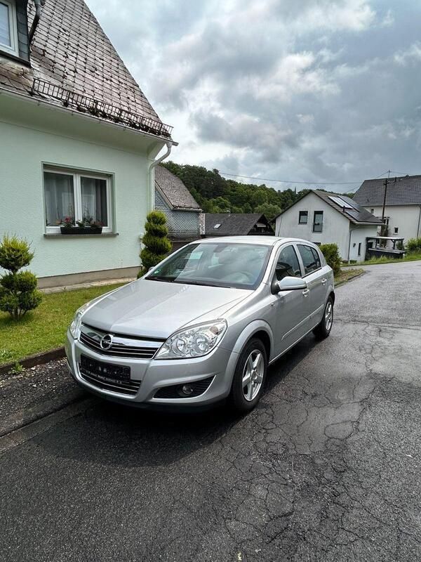 Grau Gebraucht 2008 Opel Astra Kleinwagen | 2.500 € (Fairer Preis) - Bild 1/4