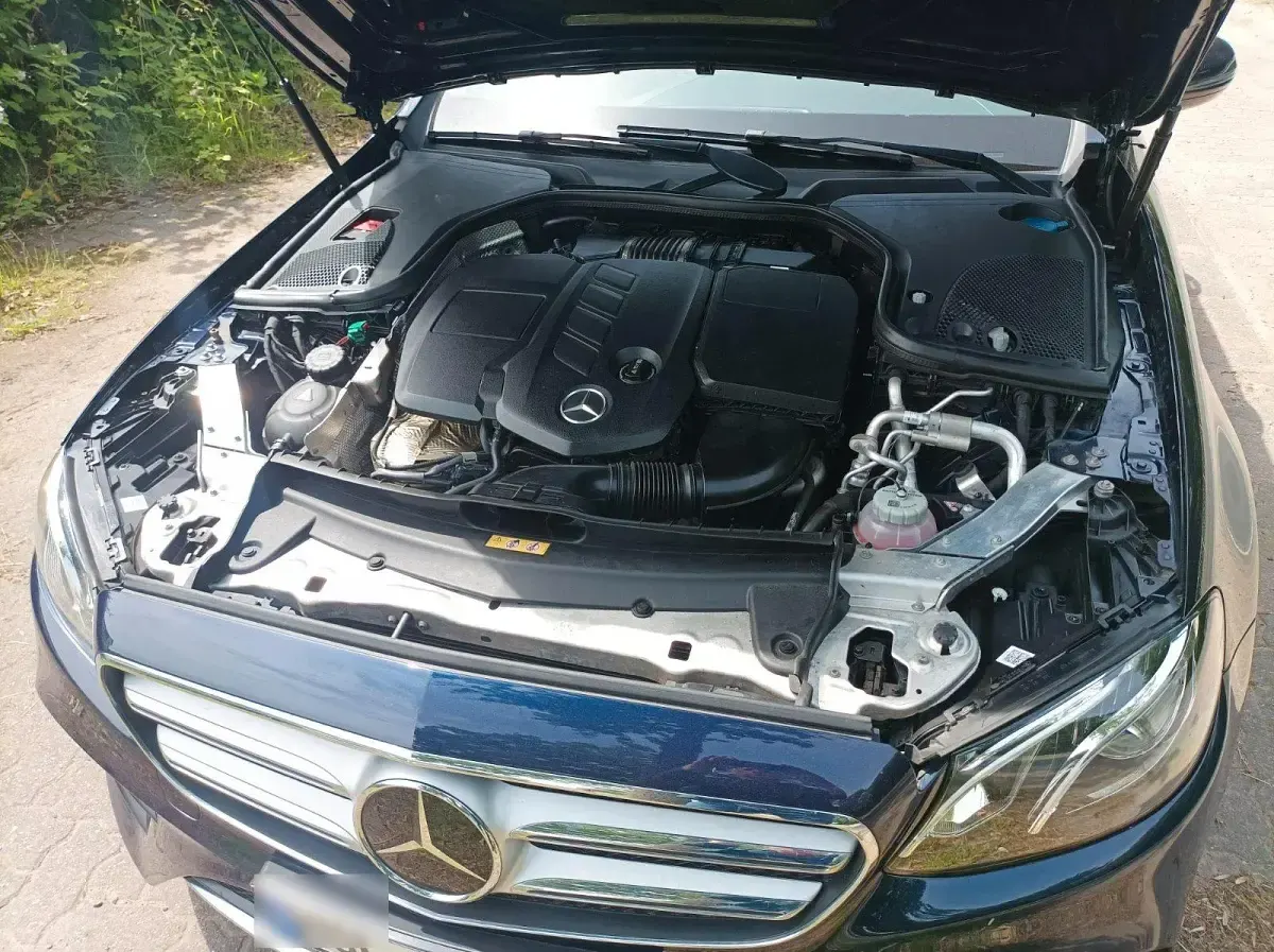 Gebraucht Mercedes E300 306 PS (225 kW) 2020 Blau Kombi