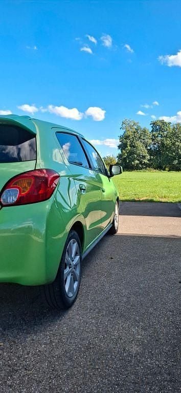 Gebraucht Mitsubishi Space Star Plus 80 PS (58 kW) 2015 Grün Limousine