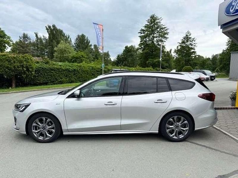 Gebraucht Ford Focus ST-Line X 155 PS (114 kW) 2023 Polar silber Kombi