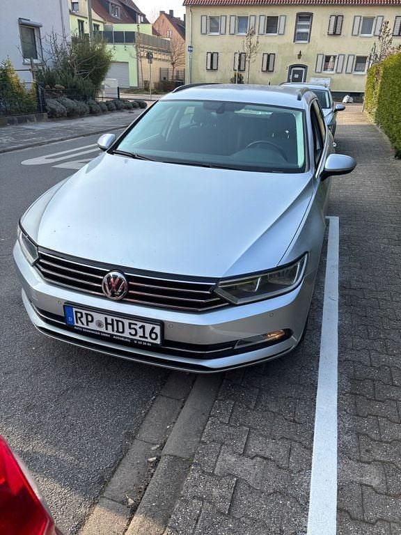 Gebraucht VW Passat Comfortline 120 PS (88 kW) 2018 Silber Kombi
