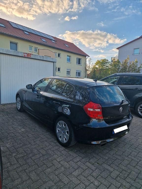 Usata BMW 116 122 CV (89 kW) 2010 Nero Utilitaria