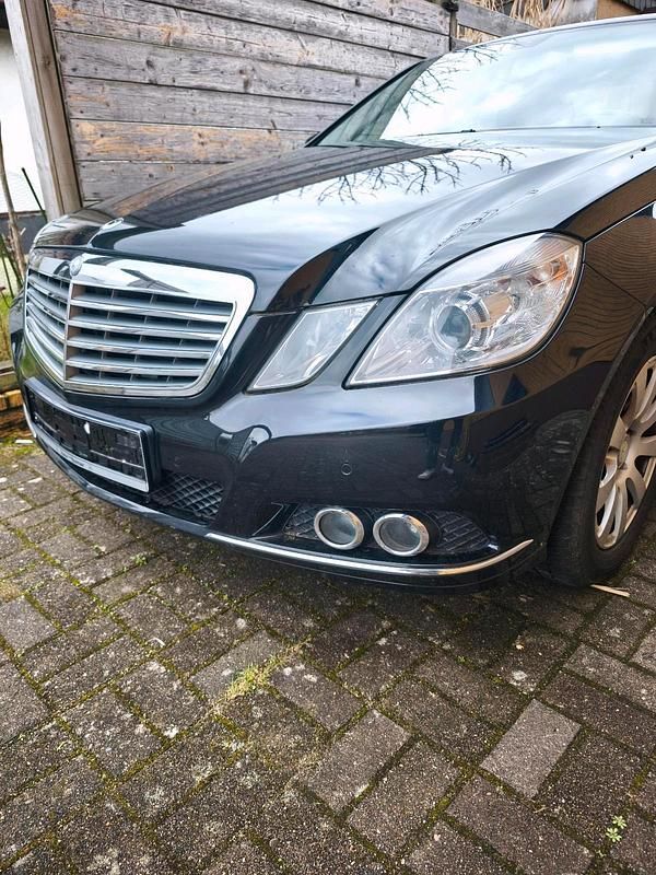Gebraucht Mercedes E200 Elegance 184 PS (135 kW) 2009 Schwarz Limousine