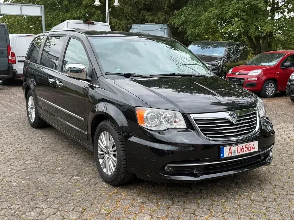 Usata Lancia Voyager Platinum 178 CV (130 kW) 2013 Nero Monovolume