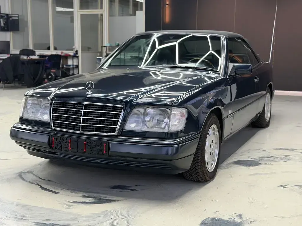 Second-hand Mercedes E220 150 CP (110 kW) 1997 Negru Cabrio