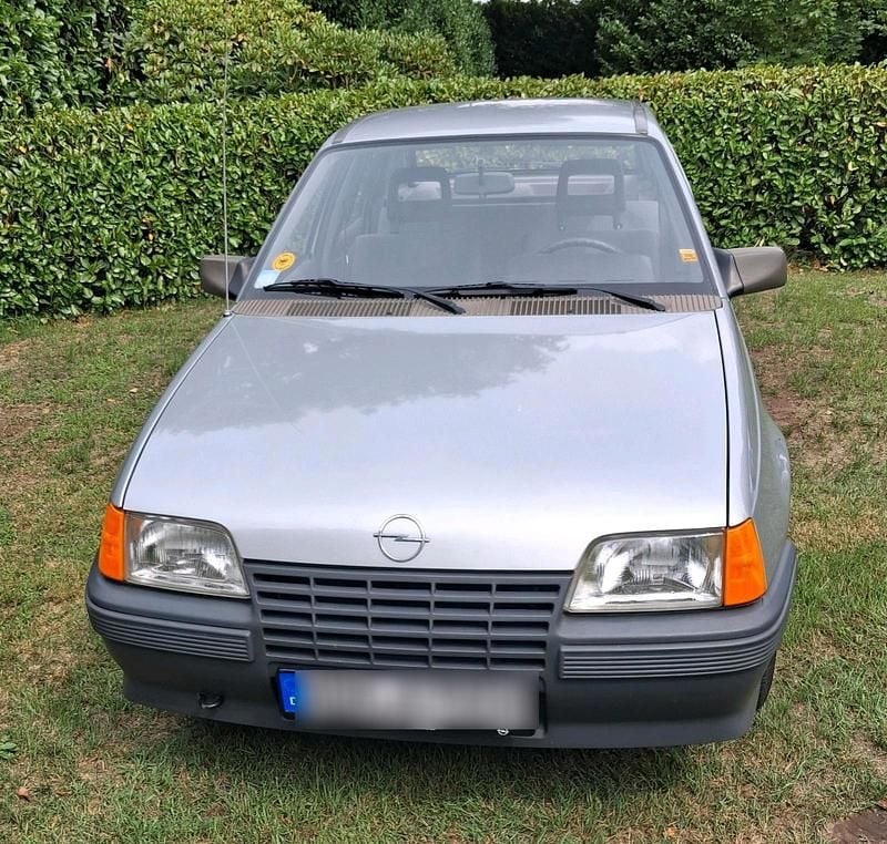 Silber Gebraucht 1985 Opel Kadett S Limousine | 4.000 € - Bild 1/4