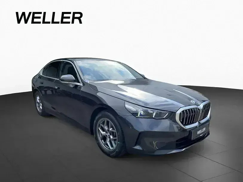 Gebraucht BMW 520 Sport Line 208 PS (152 kW) 2025 Sophistograu (grau) Limousine