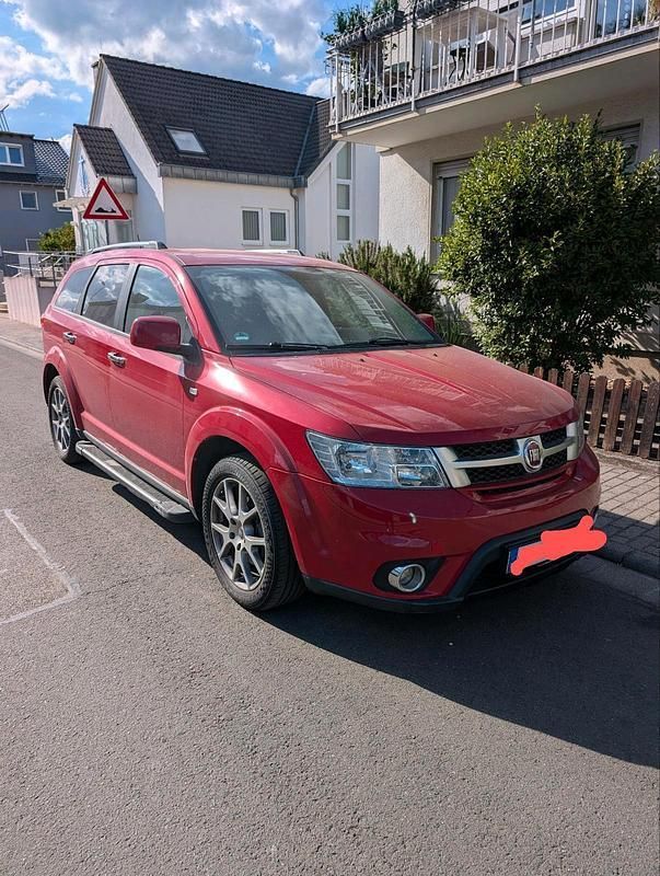 Rot Gebraucht 2013 Fiat Freemont SUV | 13.550 € (Teuer) - Bild 1/4