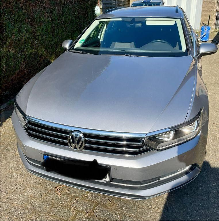 Silber Gebraucht 2019 VW Passat Kombi | 17.200 € (Guter Preis) - Bild 1/4
