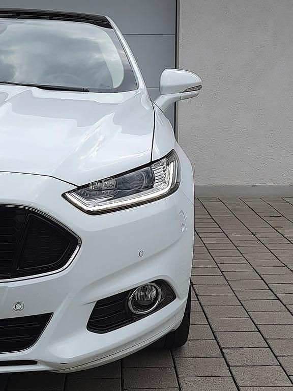 Frozen white Gebraucht 2015 Ford Mondeo Titanium Limousine | 19.999 € - Bild 1/4