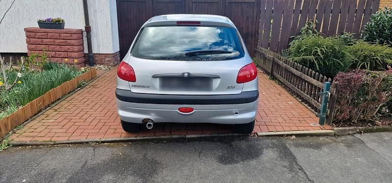 Gebraucht Peugeot 206 75 PS (55 kW) 2002 Grau Kleinwagen