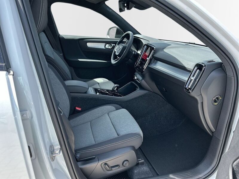 Gebraucht Volvo XC40 Plus 163 PS (119 kW) 2025 Weiss SUV