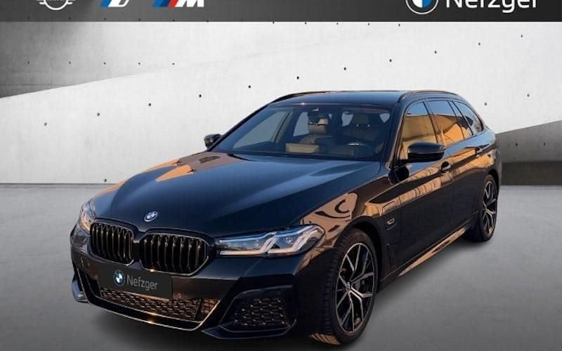 Schwarz Gebraucht 2022 BMW 330e M Sport Kombi | 38.900 € (Teuer) - Bild 1/4