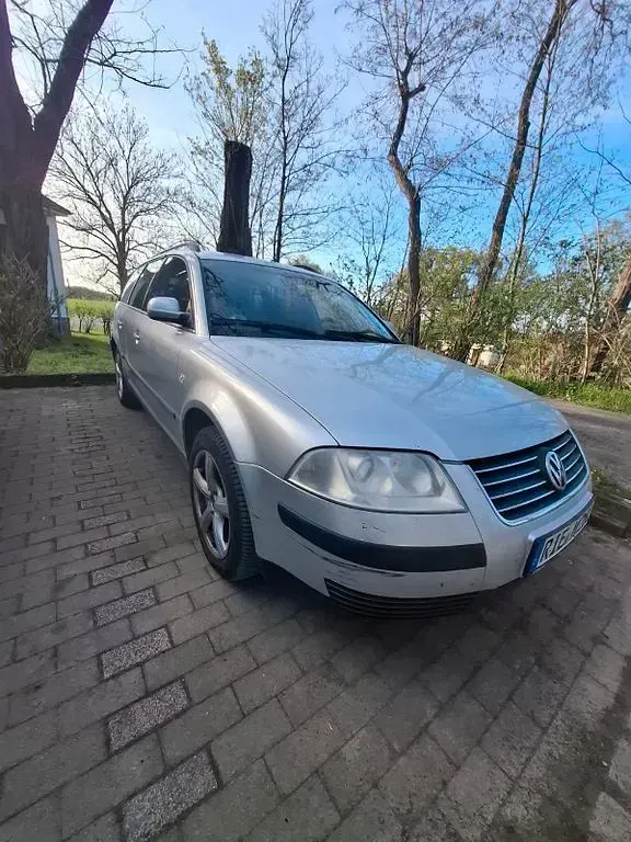 Używany VW Passat Basis 131 KM (96 kW) 2002 Srebrny Kombi