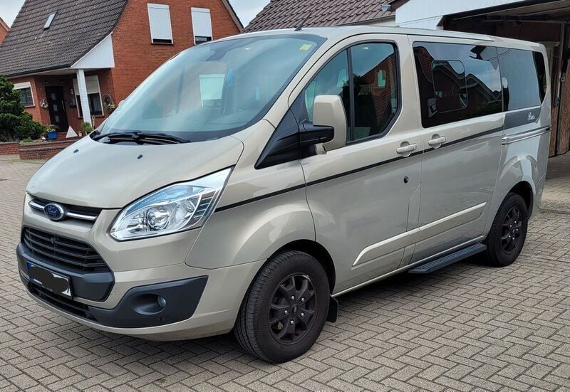 Braun Gebraucht 2014 Ford Tourneo Custom Van / Kleinbus | 17.550 € (Teuer) - Bild 1/4