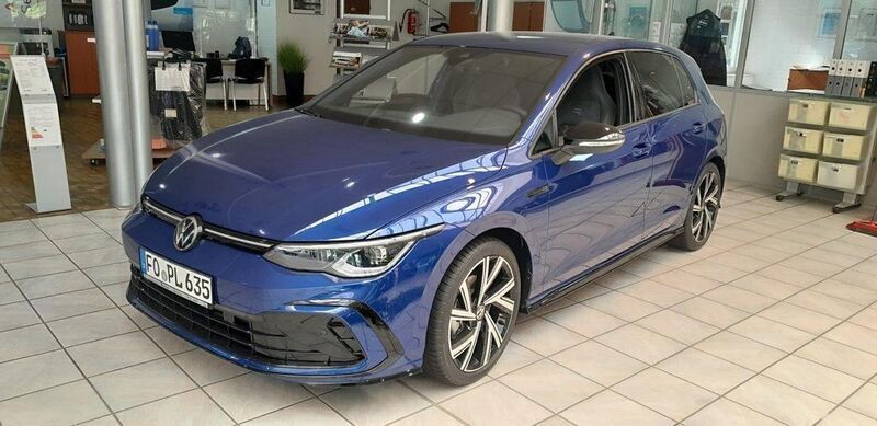 Lapiz blue metallic Gebraucht 2022 VW Golf VIII R-line Limousine | 25.980 € (Guter Preis) - Bild 1/4