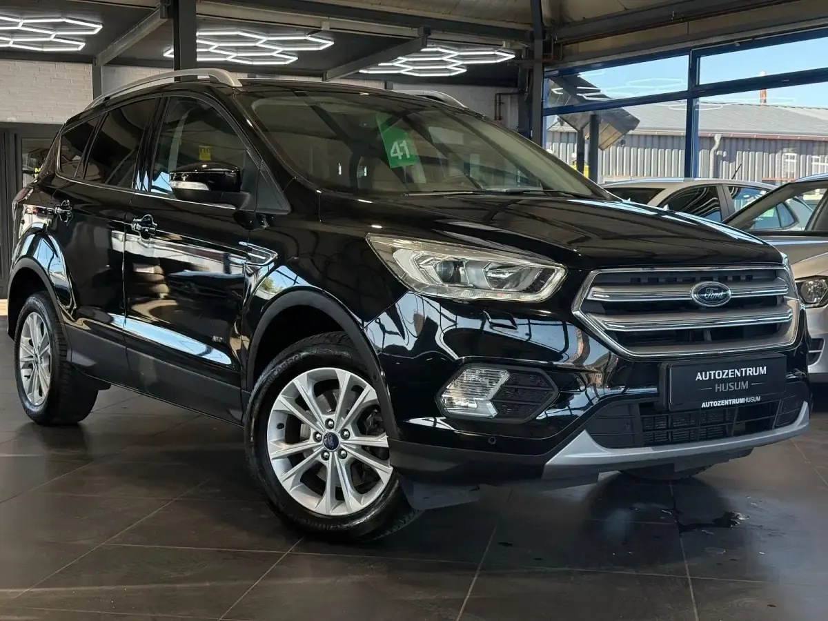 Używany Ford Kuga Titanium 175 KM (128 kW) 2018 Czarny SUV